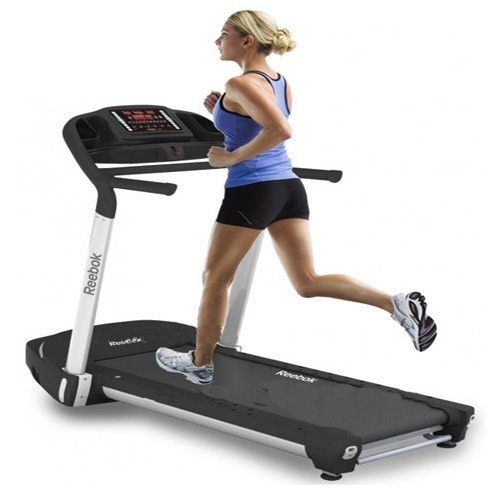 Tập thể thao quá sức là nguyên nhân dẫn đên đau đầu.