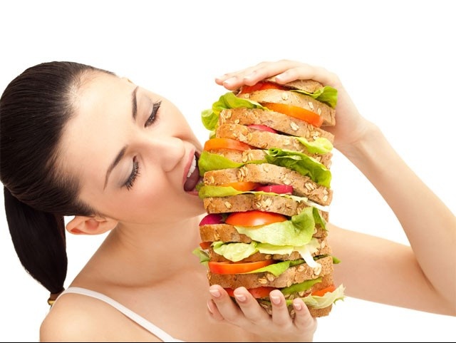 Chế độ ăn bất thường là một trong 6 thói quen khiến bệnh đau đầu không thể rời xa bạn.