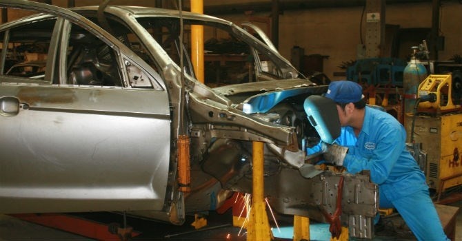 Doanh nghiep oto: Con duong co mai trai hoa hong? hinh anh