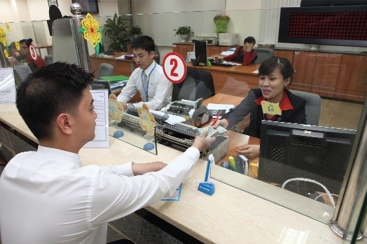 Ngan hang gianh giat khach hang cuoi nam hinh anh