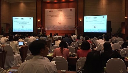 Doanh nghiep to can bo hai quan lam co hinh anh