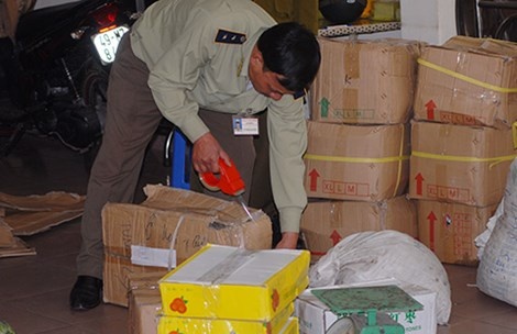 Ngành chức năng tỉnh Lâm Đồng bắt giữ một lượng lớn mứt Trung Quốc chuẩn bị “khoác áo” mứt Đà Lạt để đánh lừa NTD.