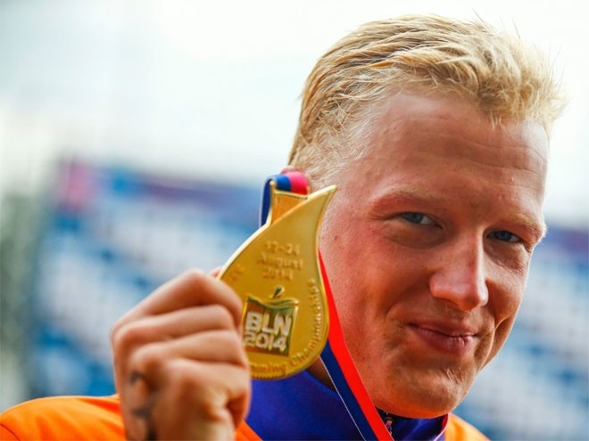 9. Hà Lan Mức dự trữ vàng chính thức: 612,5 tấn Tỷ lệ vàng trong dự trữ ngoại hối: 55,8% Vào cuối năm 2014, Ngân hàng Trung ương Hà Lan tuyên bố sẽ đưa một lượng lớn vàng dự trữ gửi ở Mỹ về nước. Hà Lan hy vọng biện pháp này sẽ “tác động tích cực tới niềm tin của người dân” về sự an toàn của dự trữ vàng quốc gia.