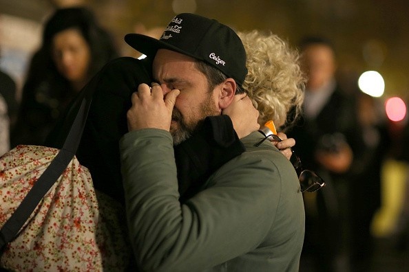 Sau vụ khủng bố, lần đầu tiên sau nhiều thập niên, Tổng thống Pháp phải ban bố tình trạng khẩn cấp trên toàn quốc, đóng cửa biên giới nhằm ngăn những kẻ khủng bố có thể đến Pháp cũng như chặn đường chạy ra nước ngoài của những kẻ thực hiện vụ tấn công