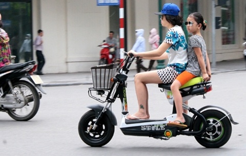 Noi long thu tuc giay to khi dang ky bien so xe may dien hinh anh