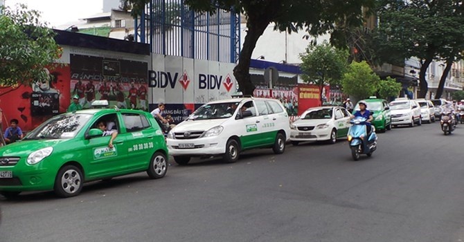 Sức nóng của Uber, Grab từng được kỳ vọng sẽ tạo cơ hội để taxi truyền thống thay đổi.