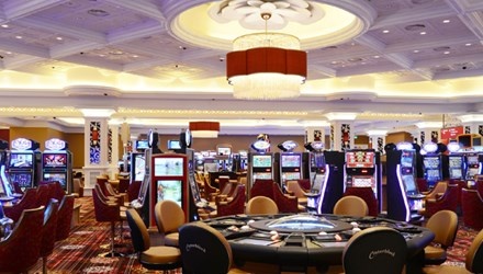 Casino, ca do: Cho nghi dinh, tien chay qua bien gioi hinh anh