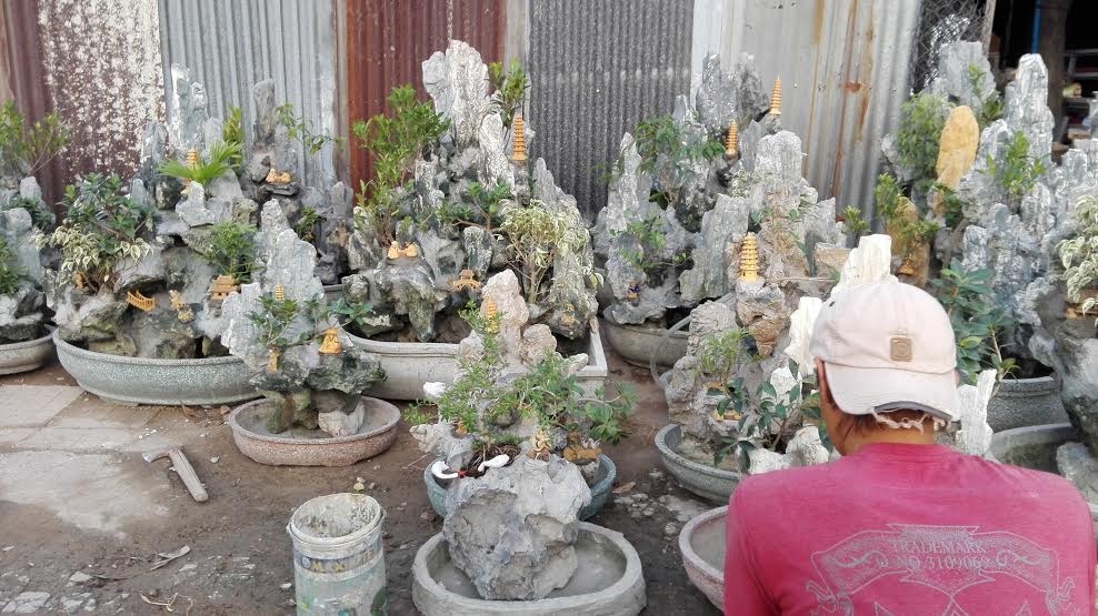 Hòn non bộ cỡ trung bình và nhỏ của cơ sở Thành Long.