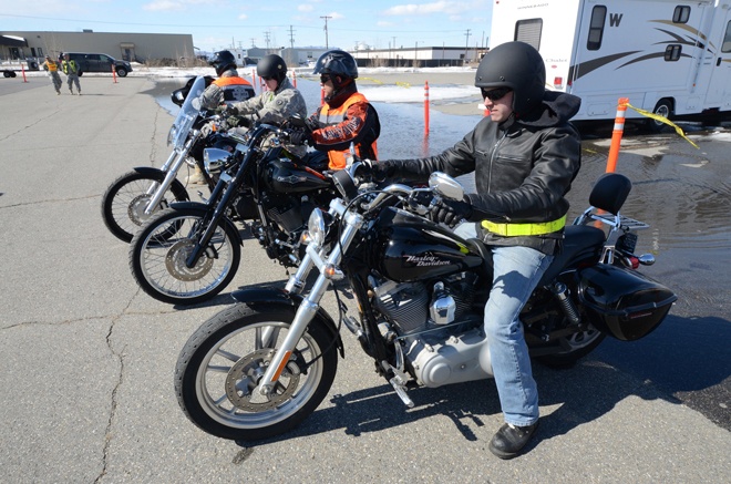 Tham gia các khóa học lái xe an toàn bởi có rất nhiều kiến thức và kinh nghiệm bổ ích từ các chuyên gia có thể truyền cho bạn. Đây đều là những điều căn bản nhất mà đôi khi chính bạn thường xuyên mắc lỗi khi điều khiển xe theo thói quen hoặc “học lỏm”.  