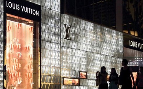 Nhieu hang thoi trang cao cap thao chay khoi Trung Quoc hinh anh