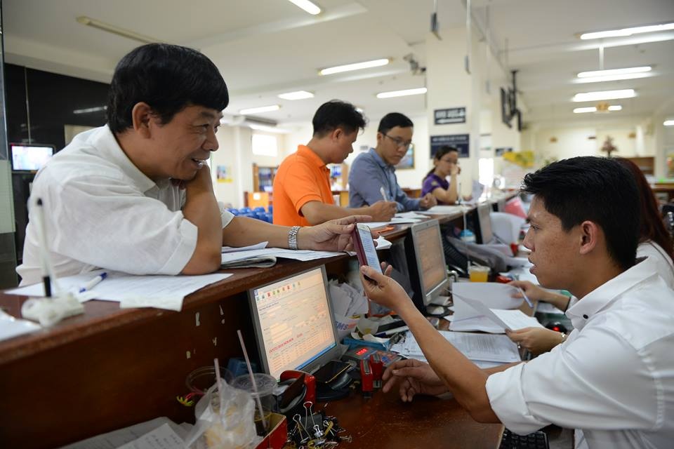 Với cách tính đóng BHXH mới, chịu tác động lớn nhất là những doanh nghiệp sử dụng nhiều lao động như ngành dệt may, da giày. Trong ảnh: công nhân may tại Công ty cổ phần may Nhà Bè.