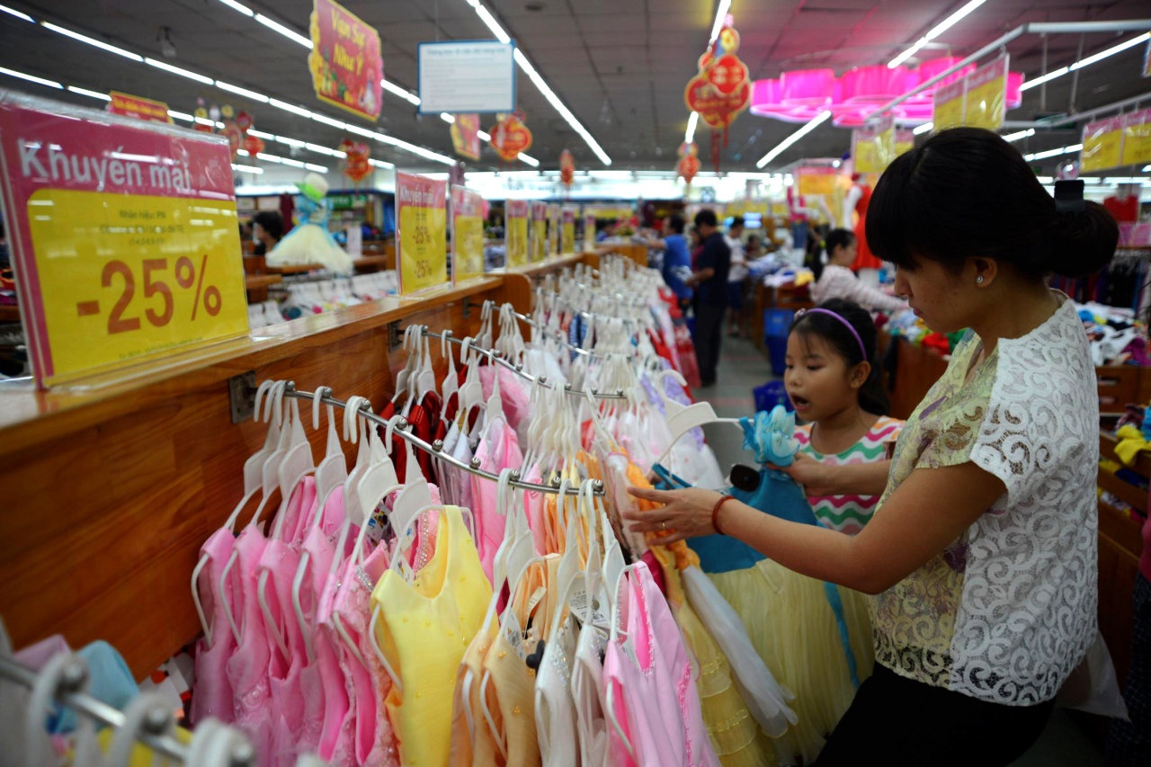 Dang sau chieu khuyen mai, giam gia du doi hinh anh