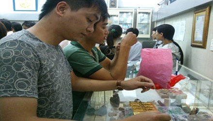 Vang SJC cay the doc quyen gay kho ra sao? hinh anh