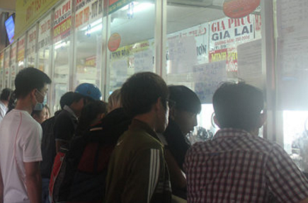 Mua mot ve xe Tet Phuong Trang mat tien gap doi hinh anh