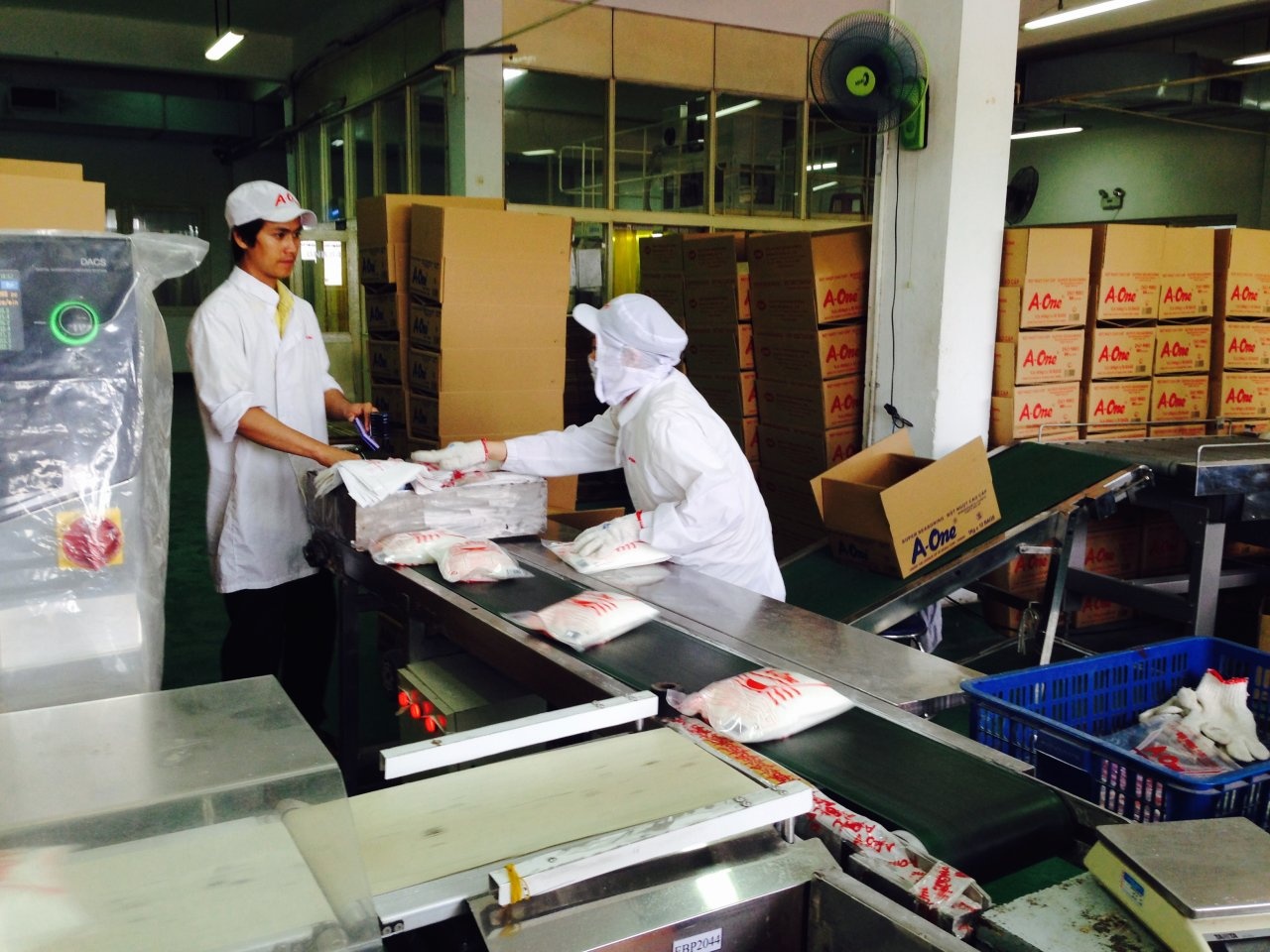 Lai khung tu gian lan hang Trung Quoc gan mac Viet Nam hinh anh