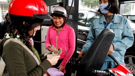 Gia xang dau the gioi giam, trong nuoc van ngat nguong hinh anh