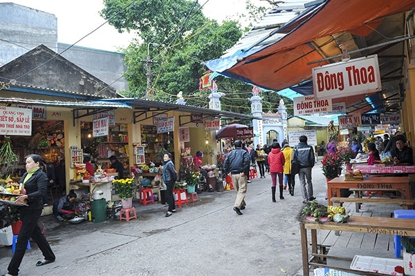 Tien le rai den chua, ngan hang va lay hinh anh