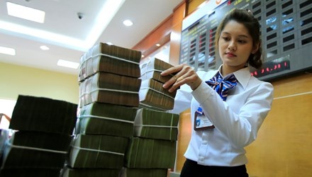 Thuc hu chuyen ngan hang thuong 'khung' hinh anh