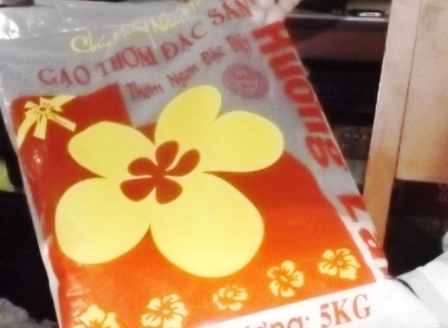 Nghi gao gia vi com nhu xac giay hinh anh