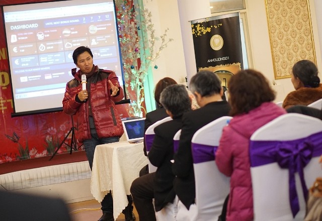 Can trong sap bay giac mo ty phu One Coin hinh anh