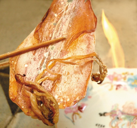 Nhan vien Big C TP Vinh thay han su dung cho hang 'qua dat' hinh anh