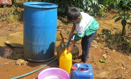 Lam thue kiem tien mua nuoc sinh hoat hinh anh