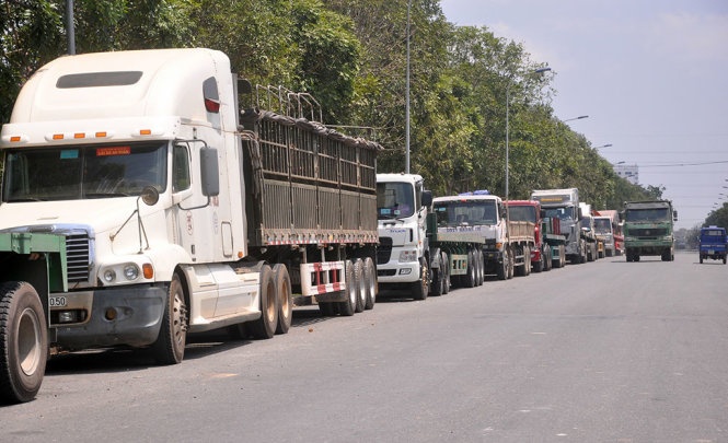 Chuyen la: Ket xe tai cho nhan thep hinh anh