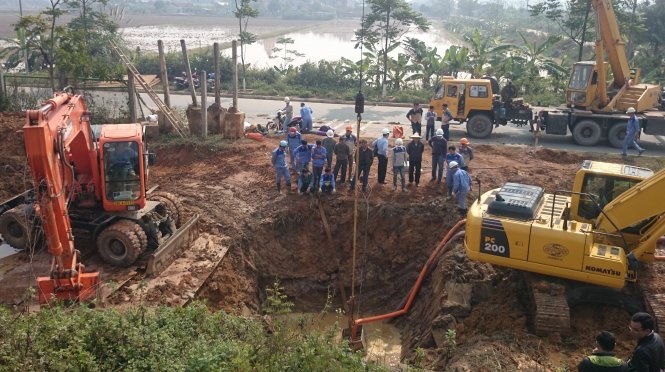 Khach hang tung khong hai long ong gang nha thau Trung Quoc hinh anh