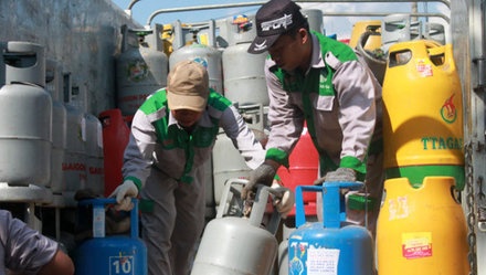 Gia gas tang 10.000 dong/binh hinh anh