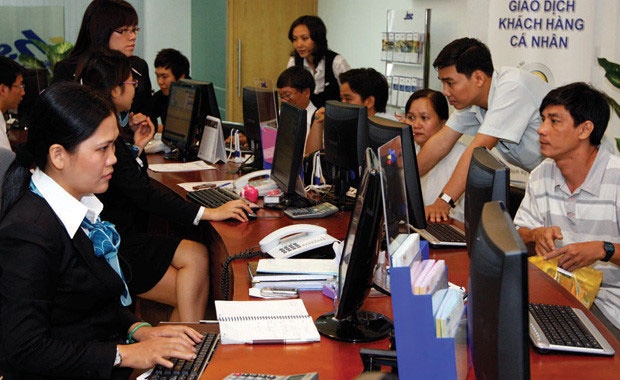 Rut khoi ngan hang: Ban re cung kho thoat 'cuc no' hinh anh