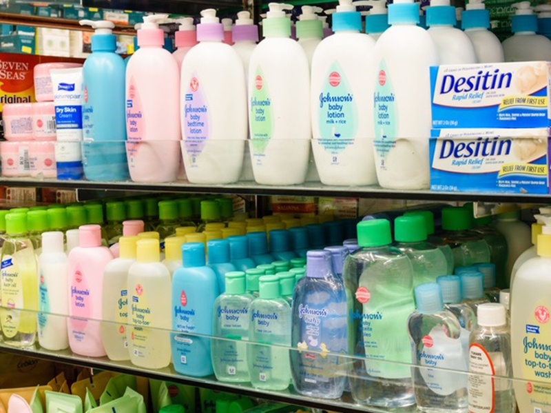 Johnson & Johnson bi tay chay anh 2