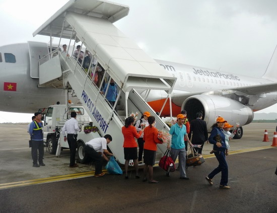 Vi sao hang khong van giu gia khi gia xang dau giam? hinh anh