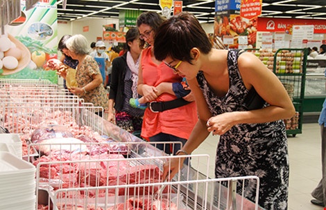 Thit heo, xuc xich… ngoai do bo quan binh dan Sai Gon hinh anh