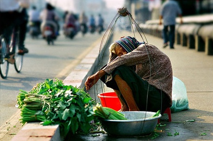 Moi nguoi Viet no gan 30 trieu dong la nhieu hay it? hinh anh