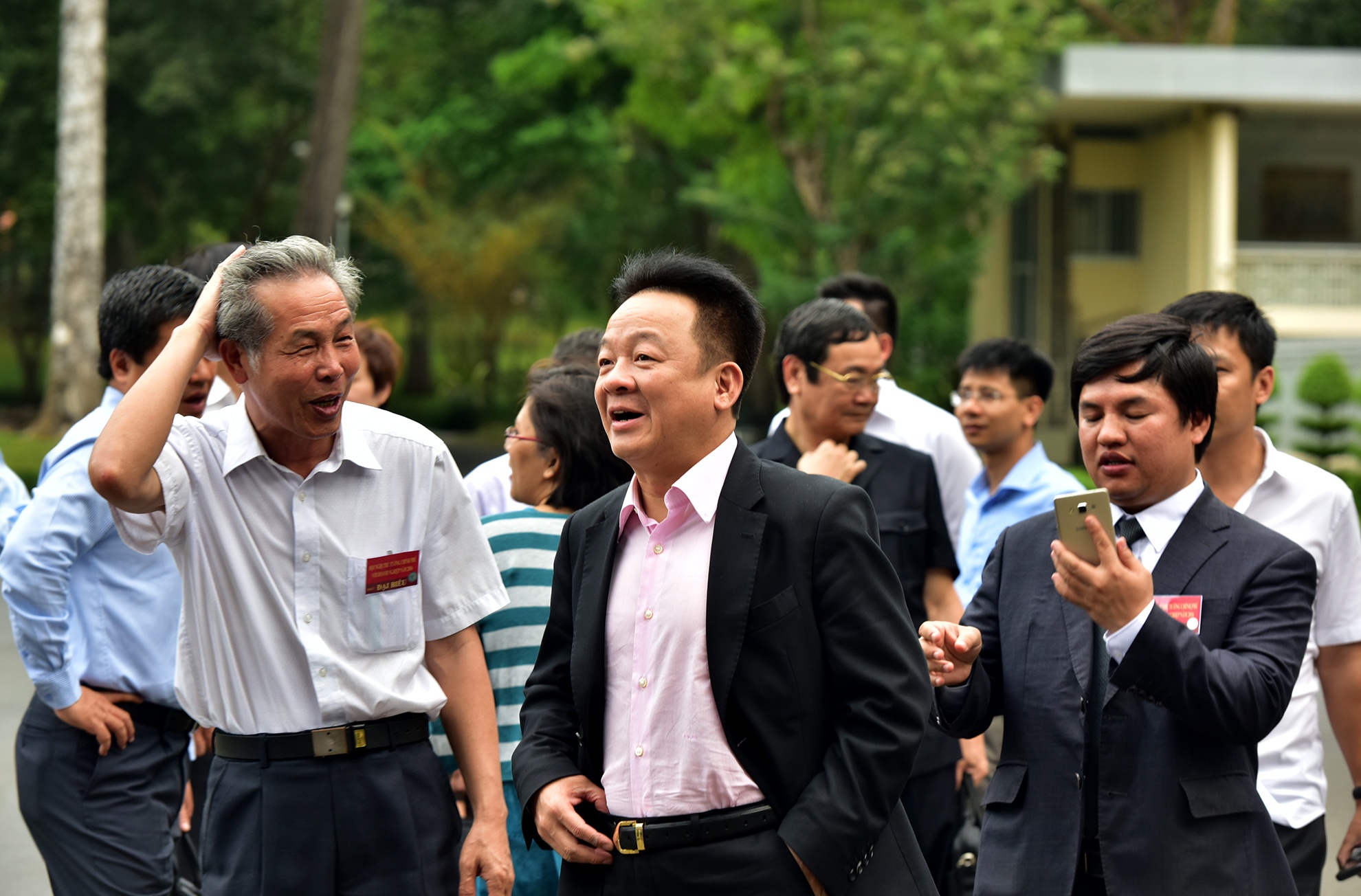 Doanh nhan ho hoi tham gia hoi nghi voi Thu tuong hinh anh