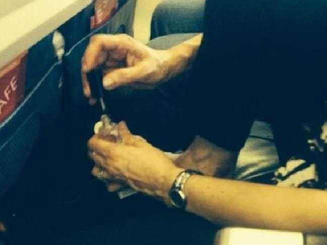 Những hành vi tệ hại trên bầu trời của các thượng đế ảnh 2 Nhung hanh vi te hai tren bau troi cua cac thuong de anh 2