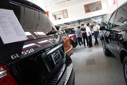 Mua xe sang 'chay' thue tieu thu dac biet hinh anh