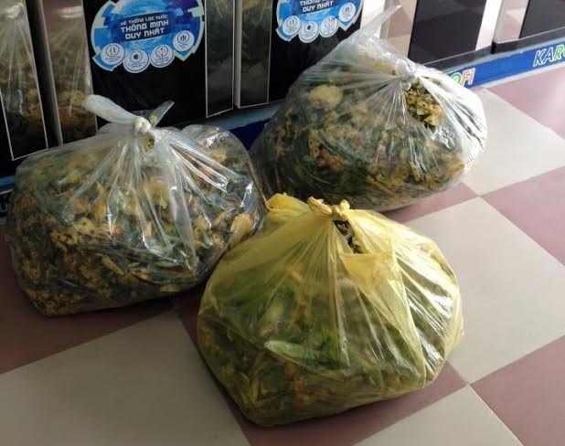 tich rac,  u phan trong nha Ha noi anh 1