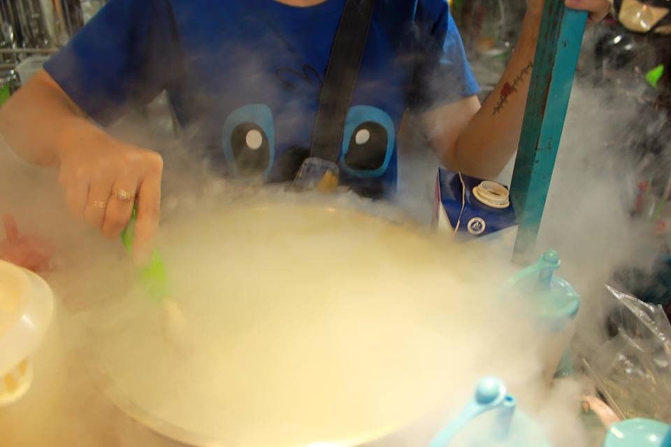 Trao luu an ‘snack khoi, kem may’ o Sai Gon hinh anh