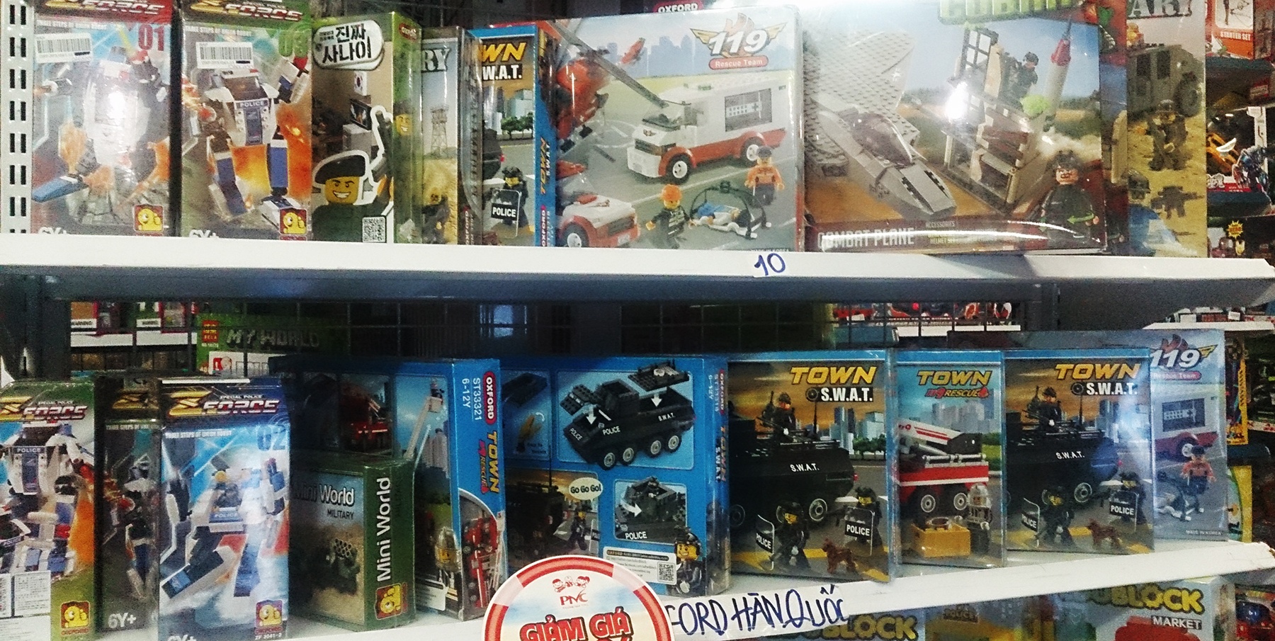 mua do choi ngay 1/6 anh 2