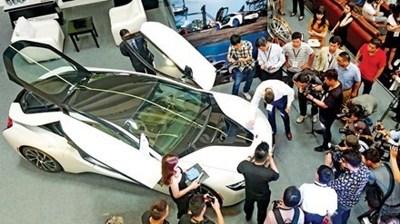 Oto nguyen chiec o at ve Viet Nam de ne thue moi hinh anh