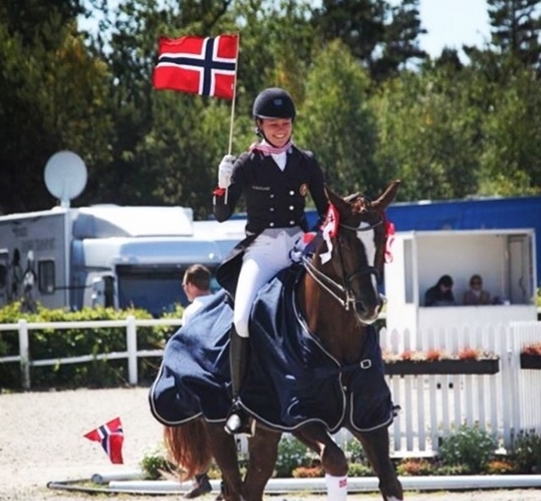 Nu ty phu sinh nam 97 tre tuoi nhat the gioi anh 11