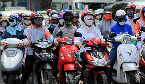 Ban khau trang, khan uot... phai ghi han su dung hinh anh
