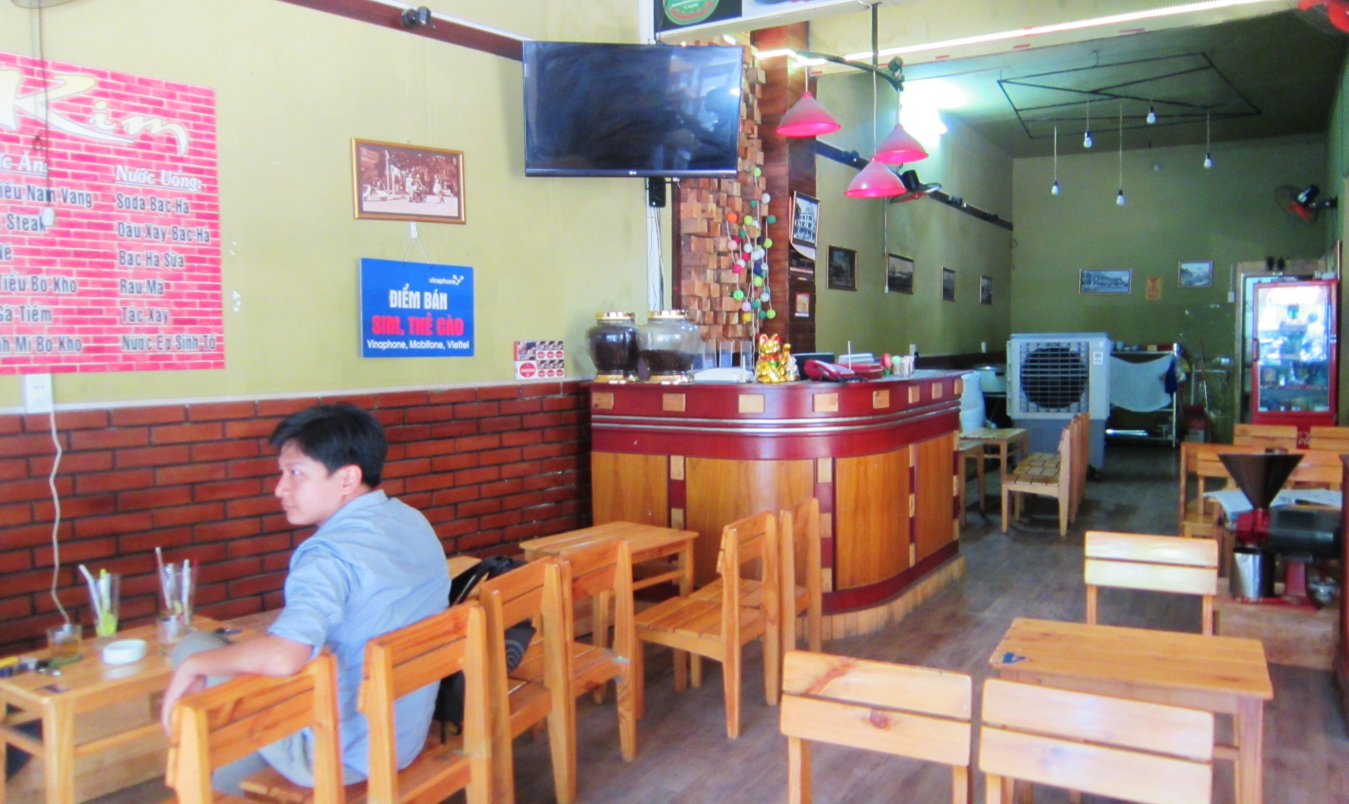 Quan xa mua Euro 2016: Phu thu 5.000-10.000 dong mot ly nuoc hinh anh