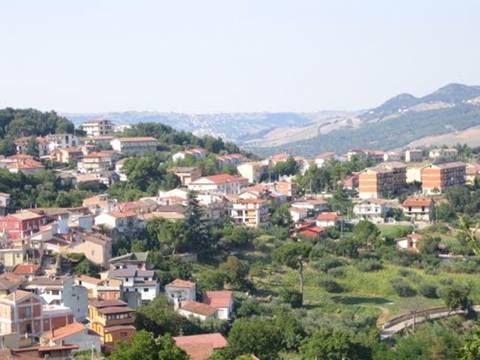 Thieu tien, toan bo thi tran bi rao ban tren Facebook hinh anh