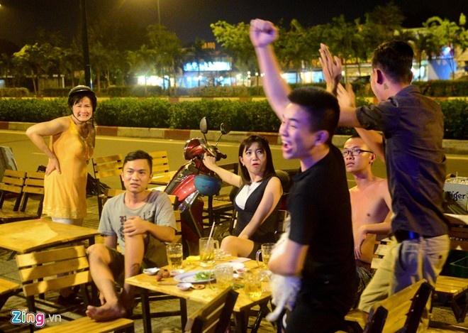 quán nhậu kiếm bộn mùa Euro ảnh 1 quan nhau kiem bon mua Euro anh 1