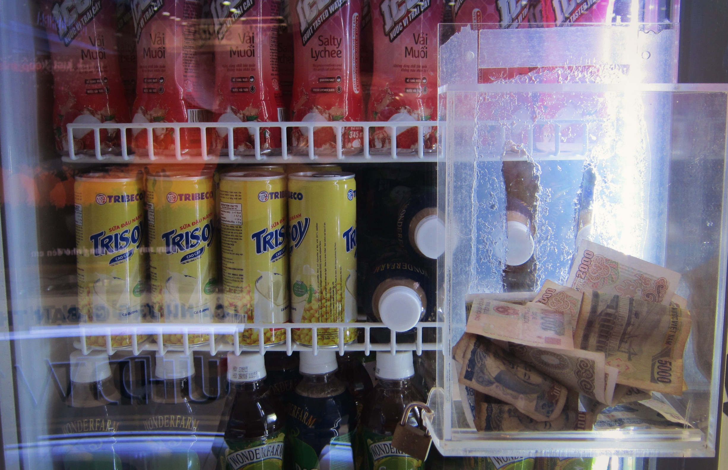 máy bán nước tự động tại sài gòn ảnh 2 may ban nuoc tu dong tai sai gon anh 2