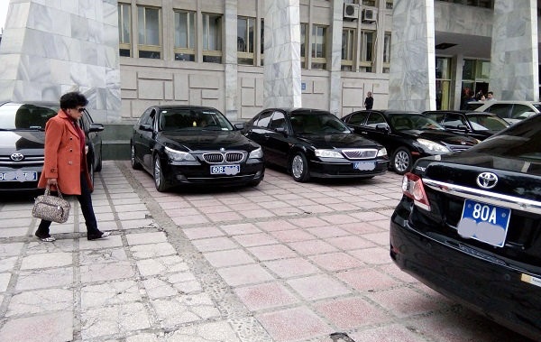 Nhieu tinh tu y chi tien mua xe cong sai quy dinh hinh anh