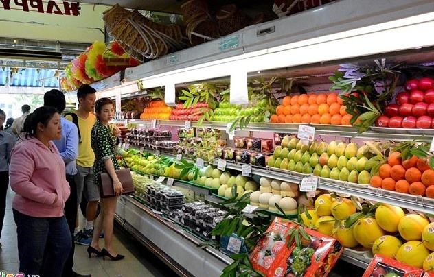 Nguoi Viet nham mat chi bac trieu mua trai cay nhap hinh anh