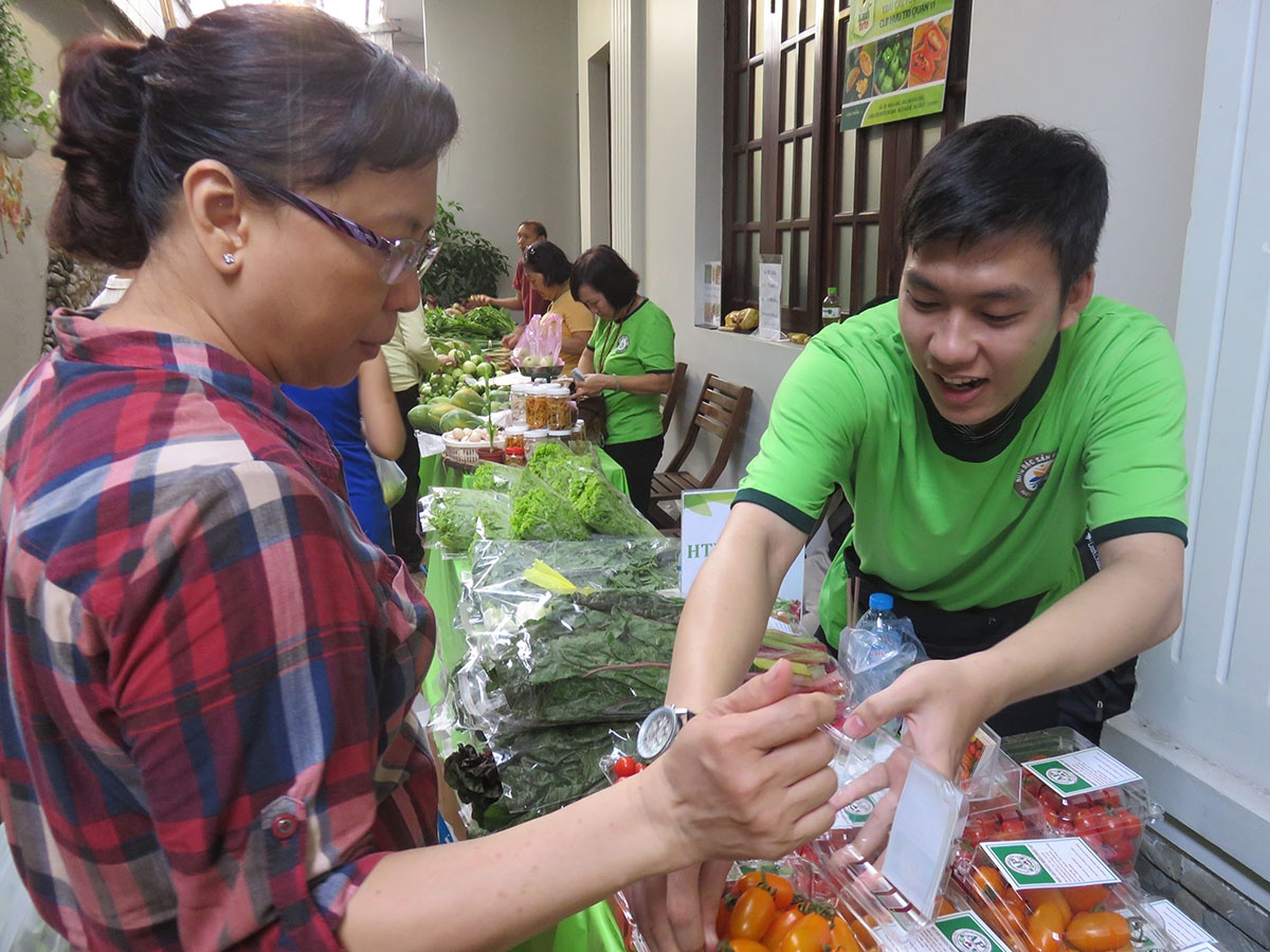 phiên chợ sạch của người dân sài gòn ảnh 4 phien cho sach cua nguoi dan sai gon anh 4